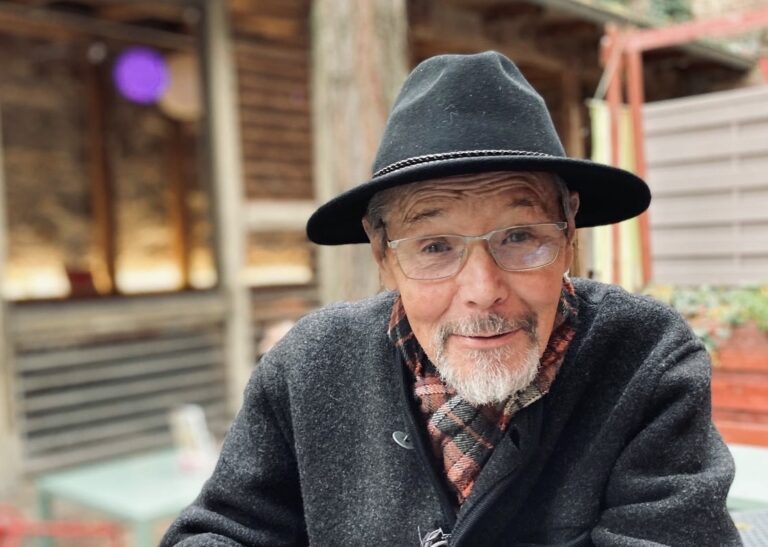 Porträt von Gerhard, ein Fördermitlglied der Kulturküche