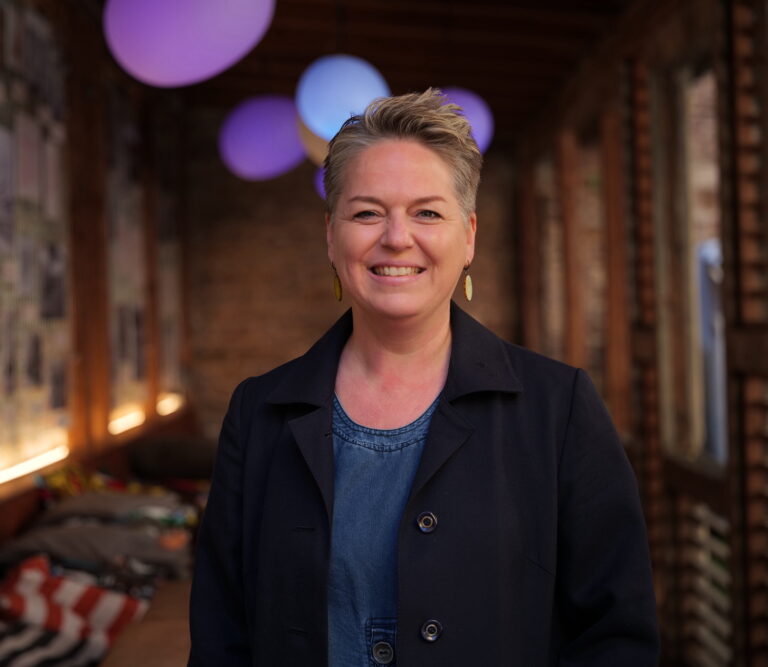 Porträt von Sarah Tzitzikos